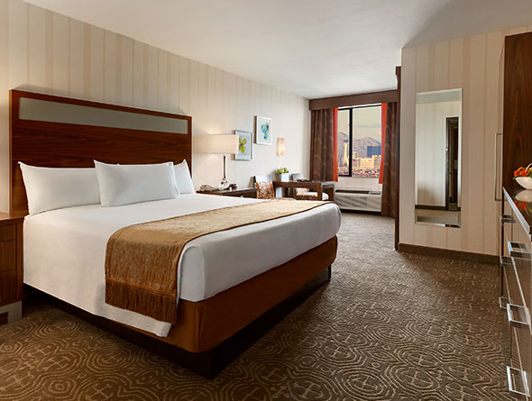 gold coast premium king strip view image